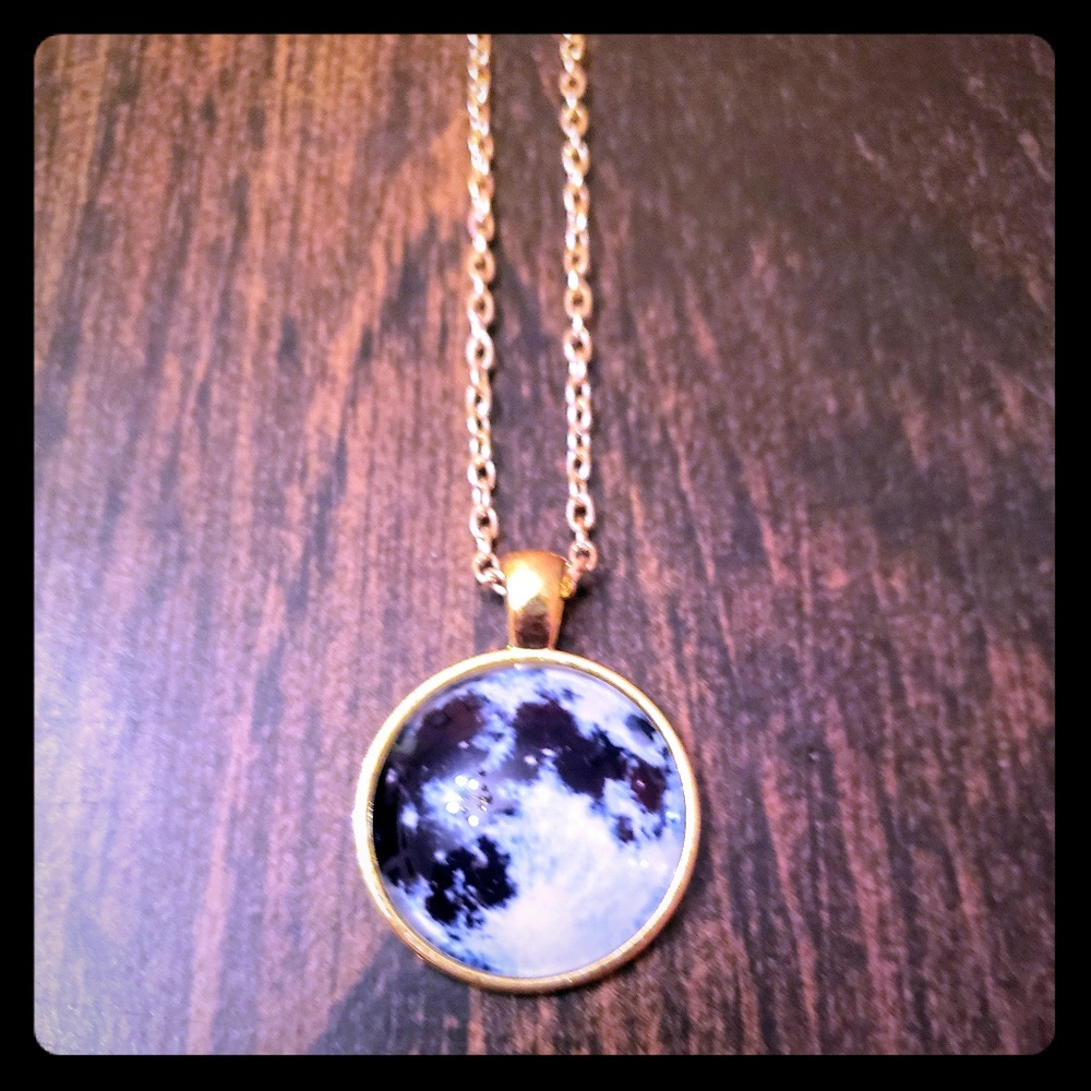 Global Bling! Cute world necklace